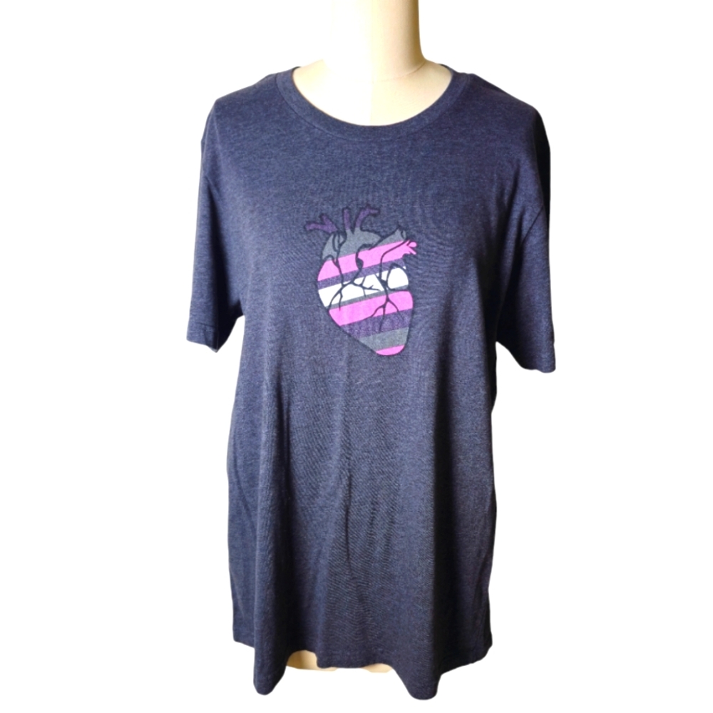 Demi-girl t-shirt, large, dark gray with anatomical heart. Nwot